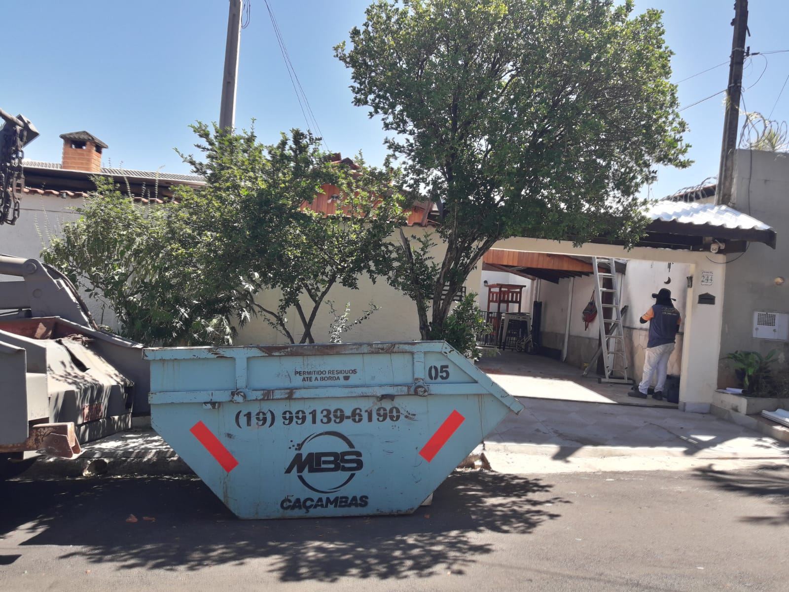 Caçamba MBS entregue em residência para reforma